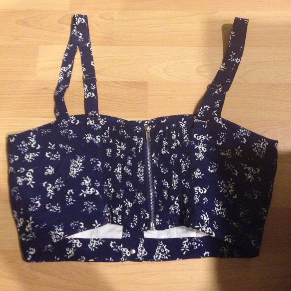 Crop top - Picture 2 of 3