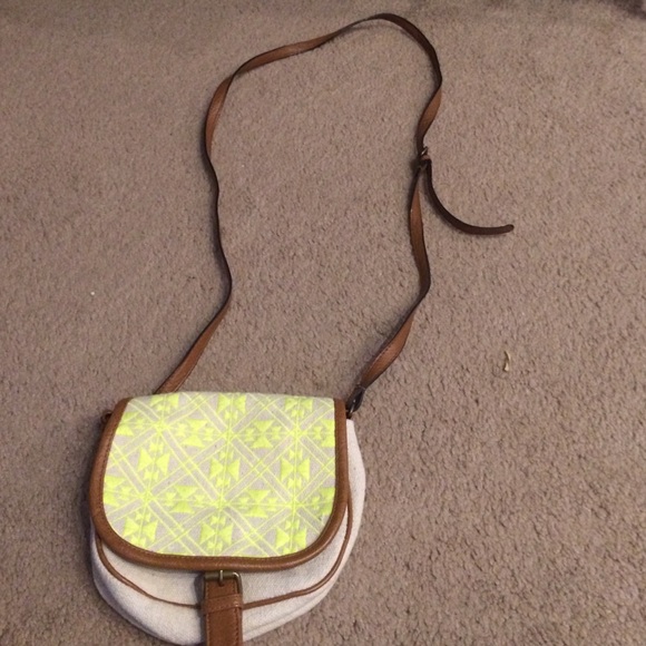 A lightly used purse used once or twice