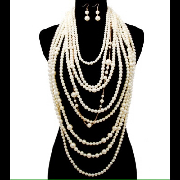 Oversized Multilayered Chunky Pearl Necklace Set