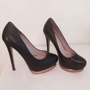 💥SOLD💥Zara Leather Platform Pumps W/ Gold Accent