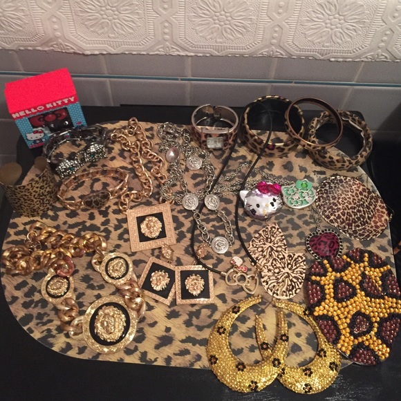 🚫SOLD🚫 Hello kitty & jewelry bundle - Picture 1 of 4