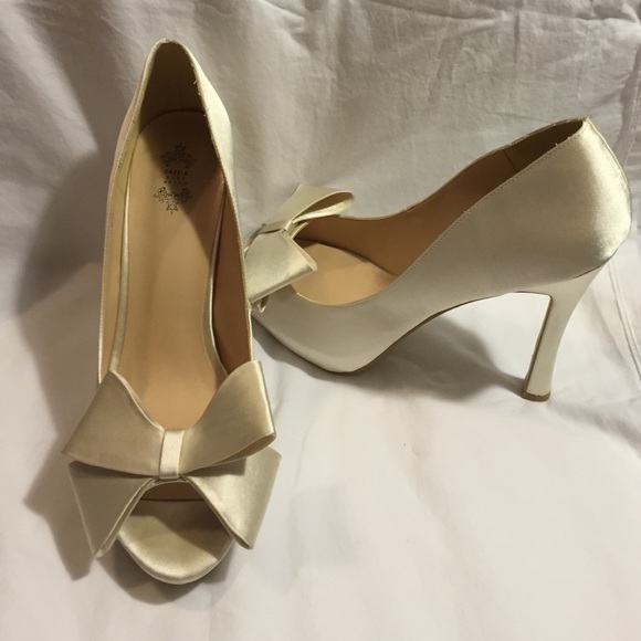 Brand new cream off white peep toe heels