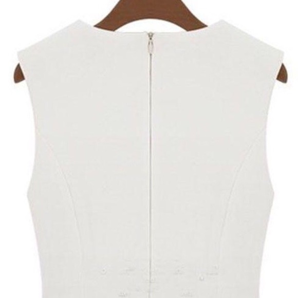 Sleevless Chiffon Blouse - Picture 3 of 4