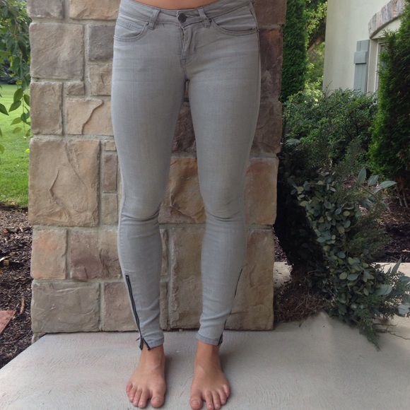 Gray jeans with black zippers on the ankles - Picture 1 of 3