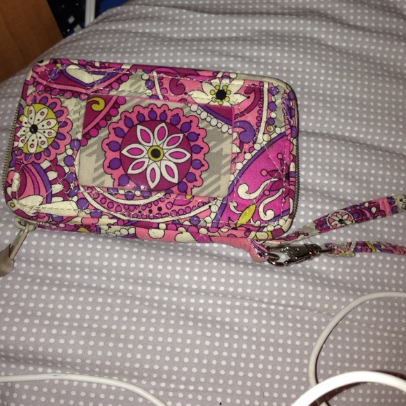 SOLD Vera Bradley wristlets wallet - Picture 4 of 4