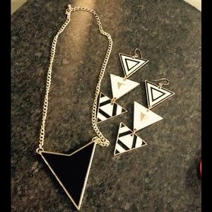 This is the ultimate triangle size chain +earring