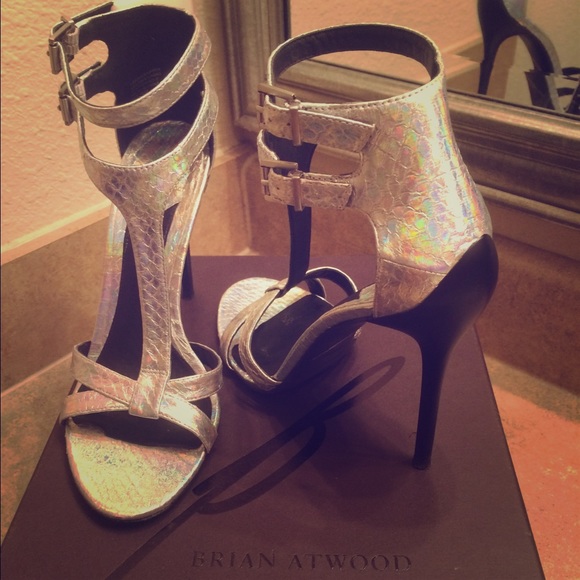 B by Brian Atwood metallic t-strap sandals - Picture 1 of 4