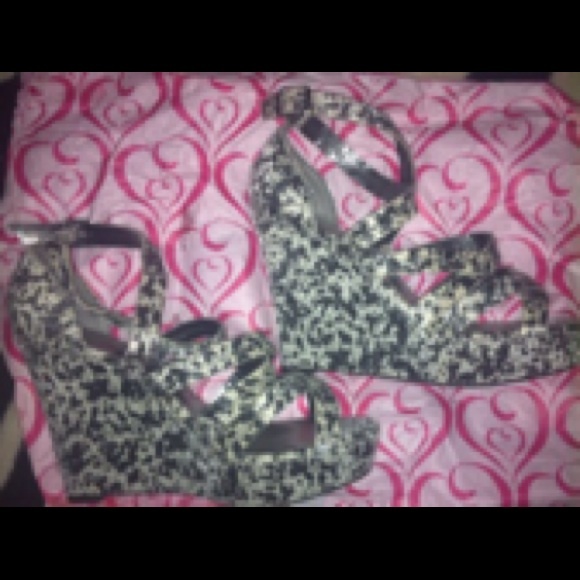 Black and white wedges