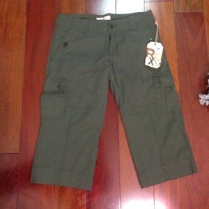 Cute roxy Capri army green cargo shorts