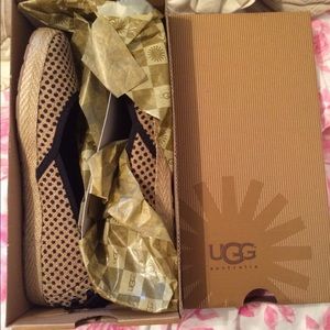 Brand new ugg flats!