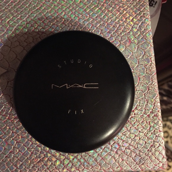 MAC studio Fix NC43