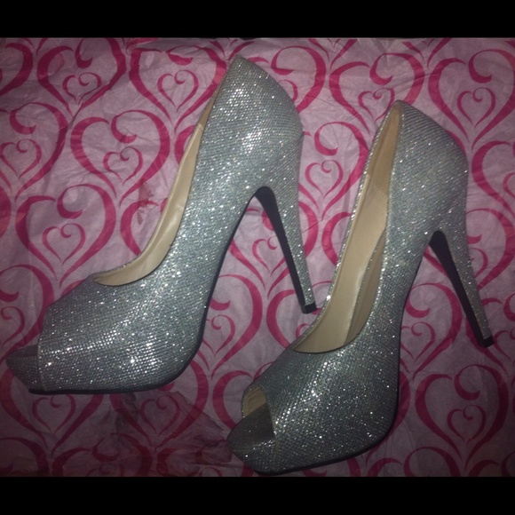 Amazing silver glitter sparkle heel