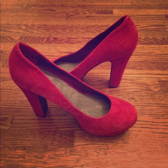 👠NWOB Bianni Bini Red Suede Shoes👠