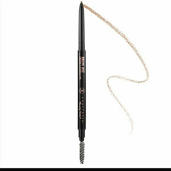 Anastasia Beverly Hills Brow wiz in Dark brown.