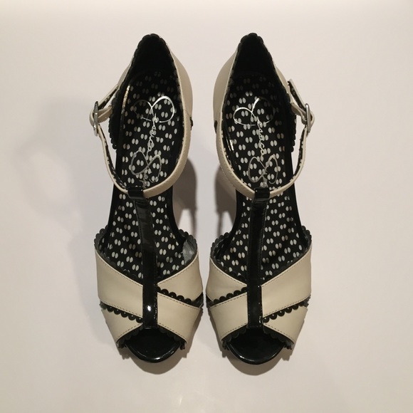 White and black platform heels - Picture 1 of 3