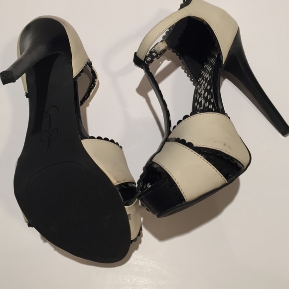 White and black platform heels - Picture 3 of 3