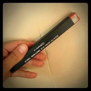 LAST ONE!!!! MAC WHIRL LIP LINER 💄