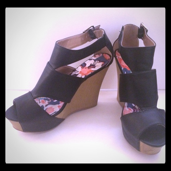 Black strap wedge sandals