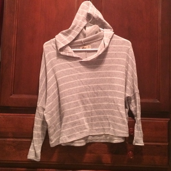 Hollister top