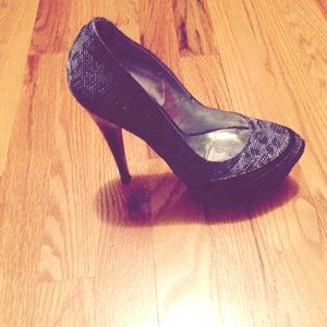 A pair of leopard contrast heels.