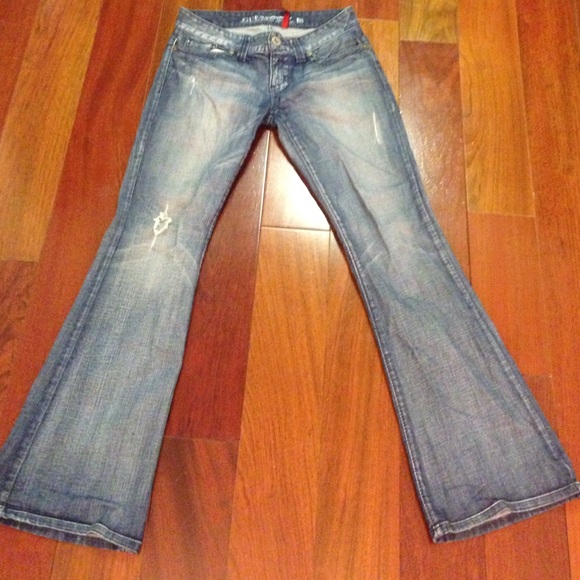 Cute guess flare jeans (: