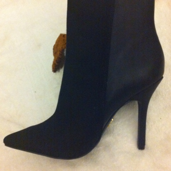 Jennifer Lopez sexy black spike boots 8.5