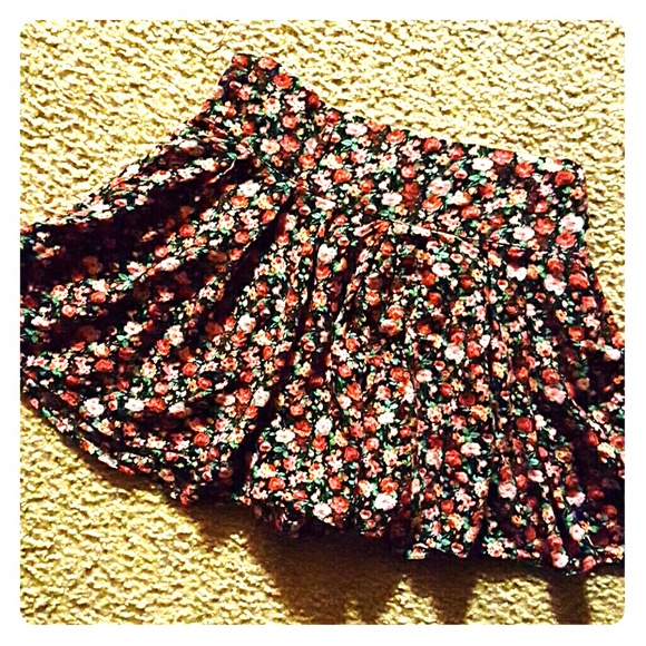 Cute Floral Skirt/Shorts
