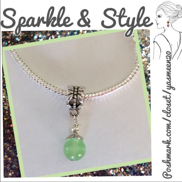 Accessories - Light green round cat's eye charm