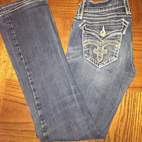 Rock revival. Size 27.