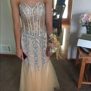 BEAUTIFUL PROM DRESS