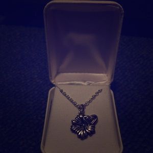 Roxy hibiscus flower necklace