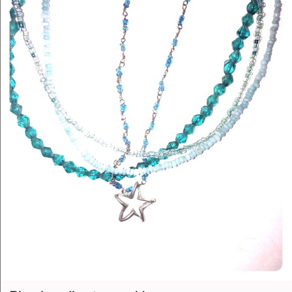 🎉BUNDLE of 3 different layered necklaces - Picture 2 of 4