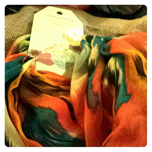 Scarf - Picture 1 of 4