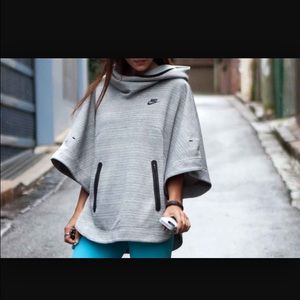 NIKE PONCHO