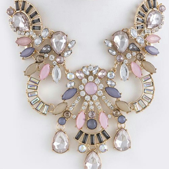 🎈SOLD🎈🎉🎉HP 7/19/15🎉🎉Jewel Ornate Necklace