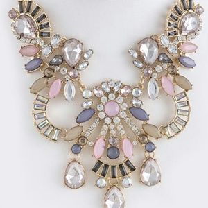 🎈SOLD🎈🎉🎉HP 7/19/15🎉🎉Jewel Ornate Necklace