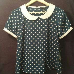 Sweet polka dot top with back zipper