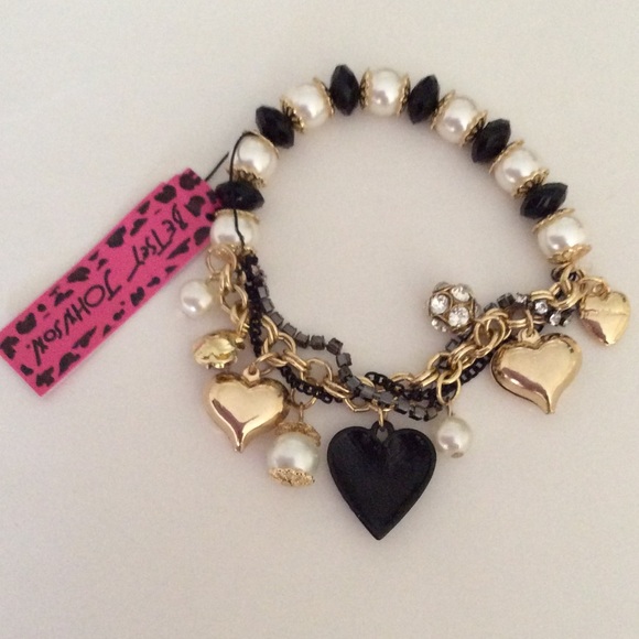 🎉💕HOST PICK💕🎉NWT Betsey Johnson charm bracelet