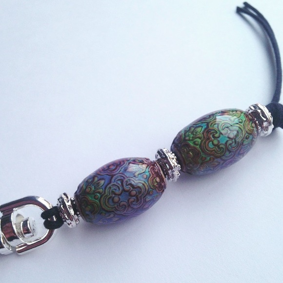 Moody Zipper Pull - Picture 3 of 4