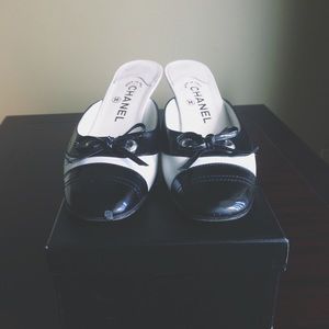 Vintage Chanel Slip-On Tuxedo Kitten Heels size 39