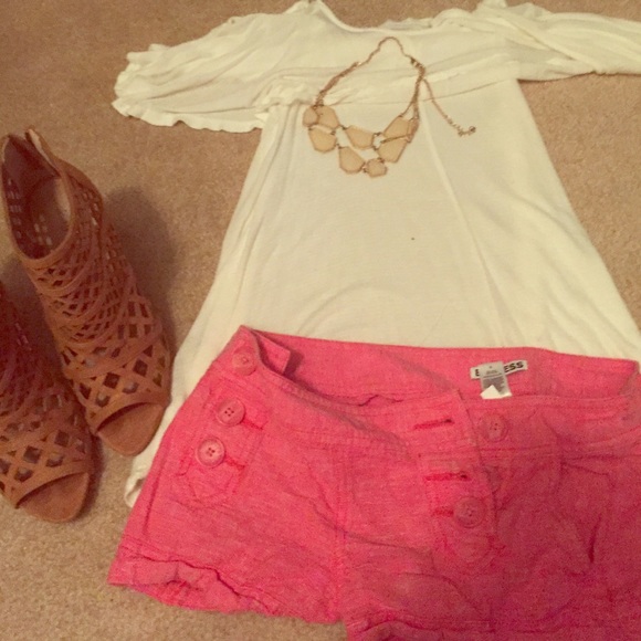 Adorable coral Express shorts