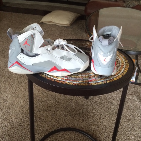 Jordans, look brand new - Picture 2 of 3