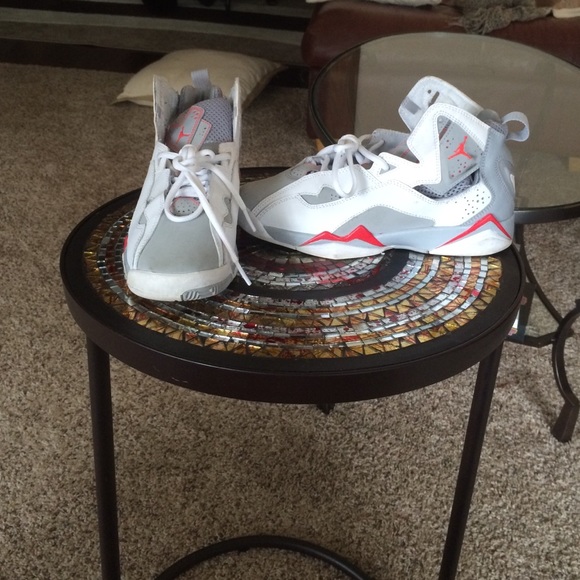 Jordans, look brand new - Picture 3 of 3
