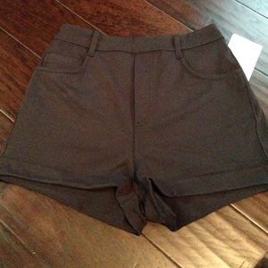 Lululemon ok hi short black size 6