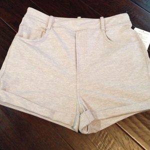 Lululemon ok hi short size 8