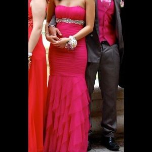 Mermaid strapless fuscia dress