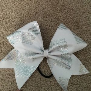 White/silver bow
