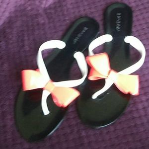 Bow sandals