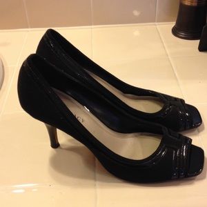 Ellen Tracy black heels