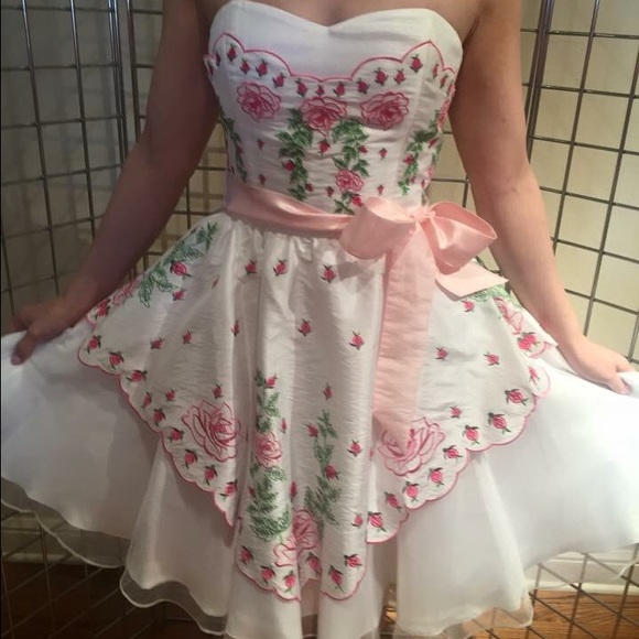 betsey johnson embroidered dress